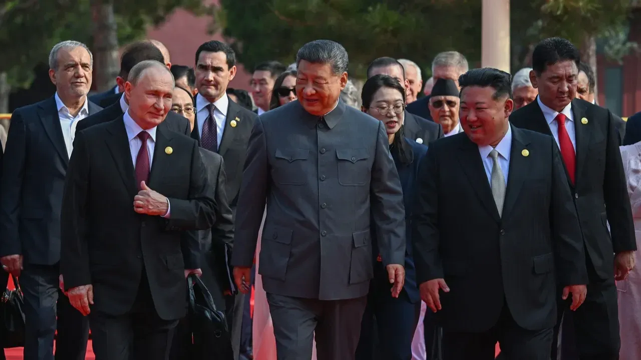 Çin Devlet Başkanı Xi Xinping, Kuzey Kore lideri Kim Jong-un ve Rus lider Vladimir Putin