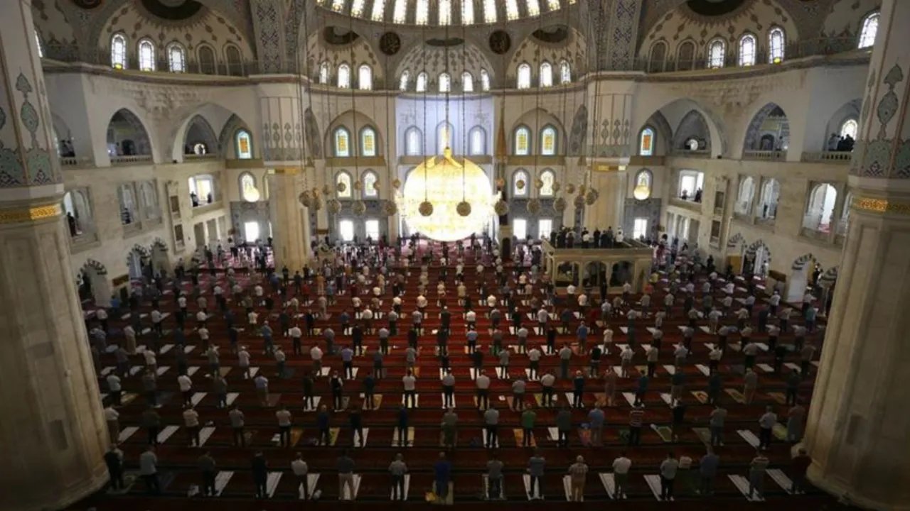 Cuma namazı saat kaçta kılınacak? 21 Kasım Ankara, Bursa, İzmir, İstanbul Cuma namazı saati