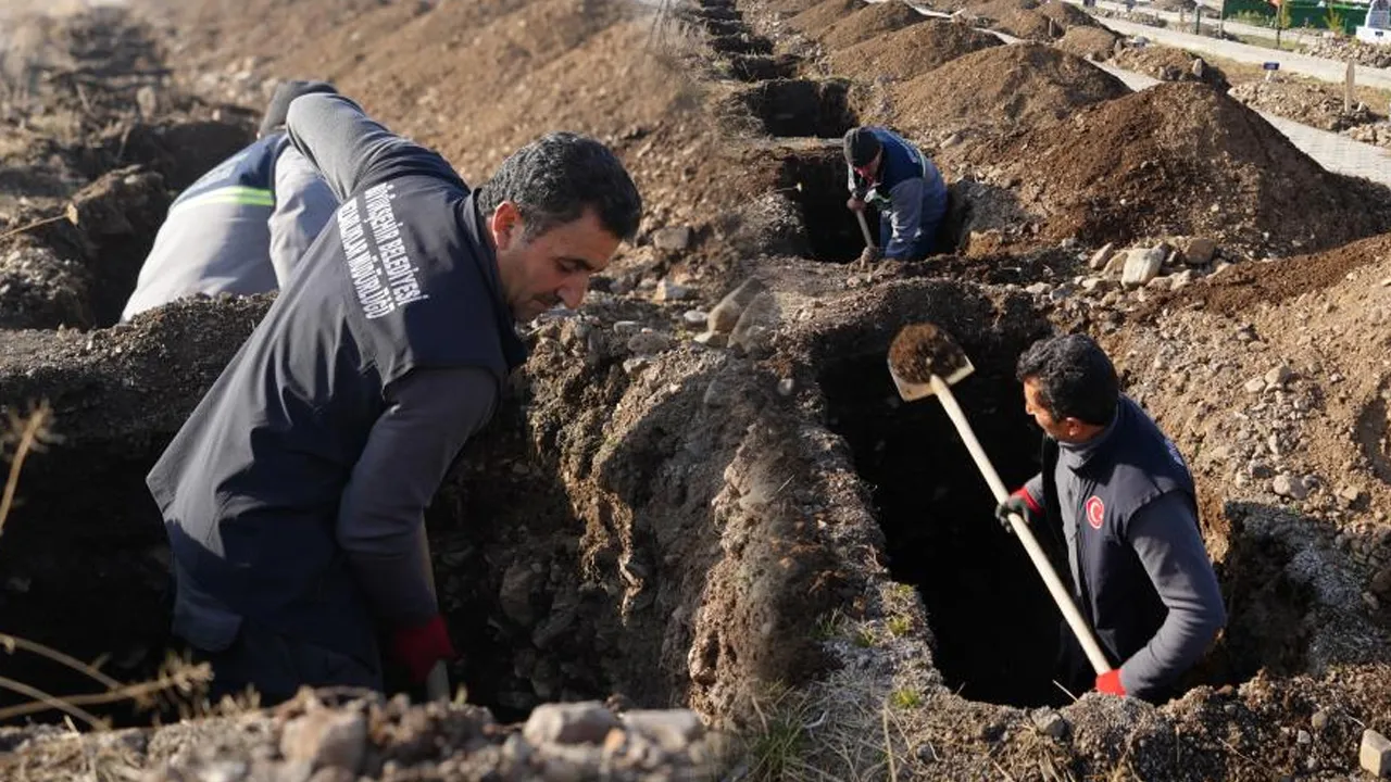 Erzurum'da yüzlerce mezar açıldı! Sebebi belli oldu