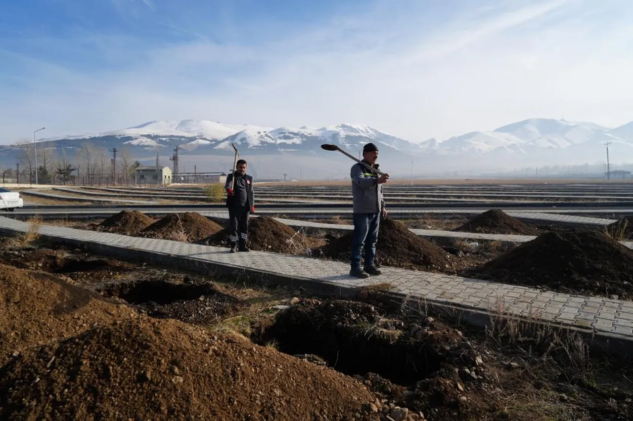Erzurum'da yüzlerce mezar açıldı! Sebebi belli oldu