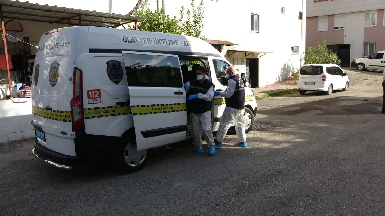 Etrafa yayılan koku mahalleliyi tedirgin etti! Çürümeye başlayan cesedi bulundu