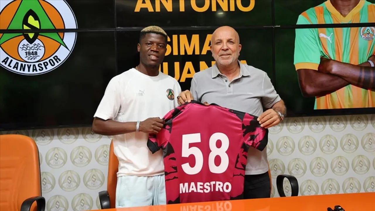 Alanyaspor, Maestro ile Temmuz 2026'da 4 yıllık sözleşme imzaladı.