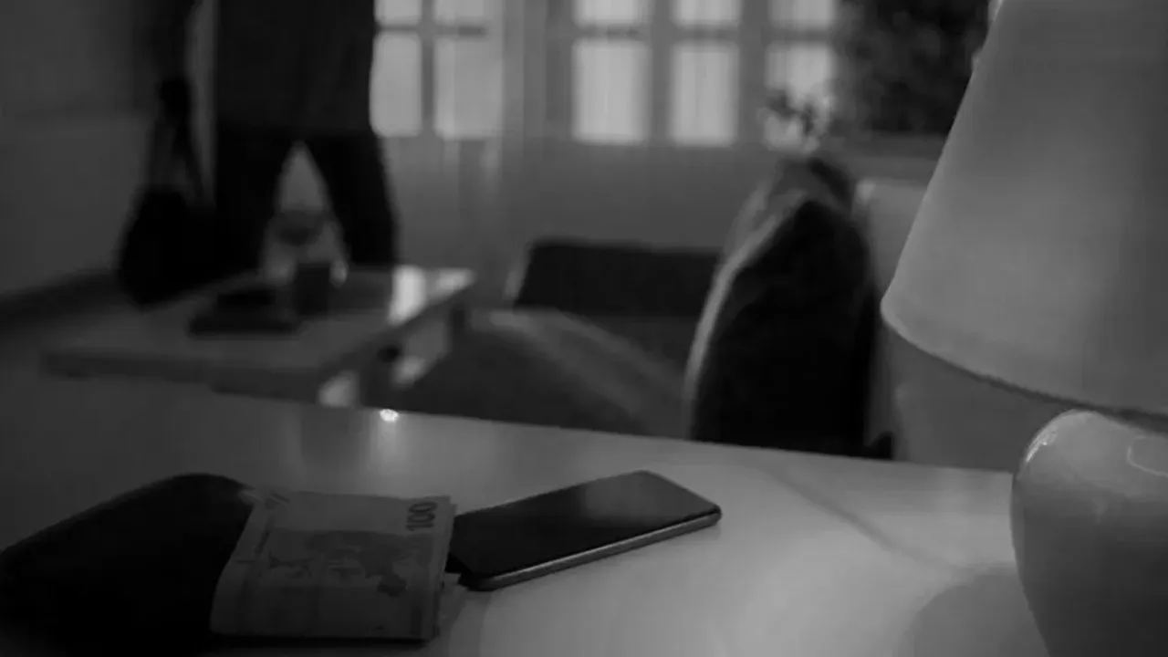 ÜNLÜ İŞ ADAMININ EVİ SOYULDU