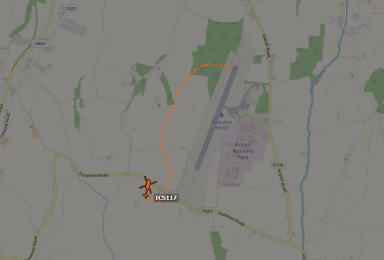 Özel mülkiyetli Vulcanair P68C, saat 13:00'den önce Waterford Havaalanı'nın güneybatısına indi.