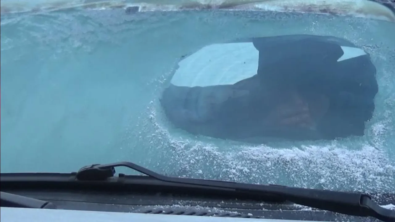 Kars güne -13 ile uyandı! Her yer buz tuttu, insanlar dondu... 