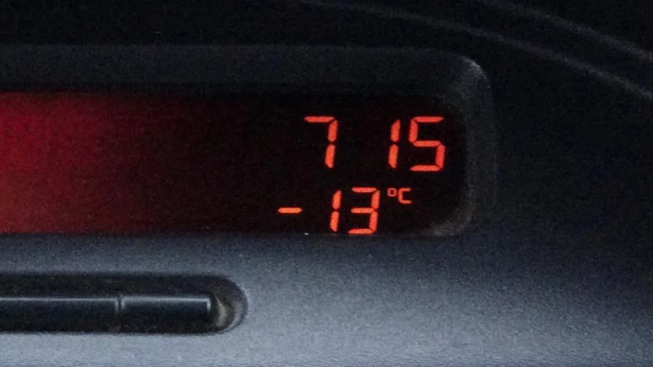 Kars güne -13 ile uyandı! Her yer buz tuttu, insanlar dondu...