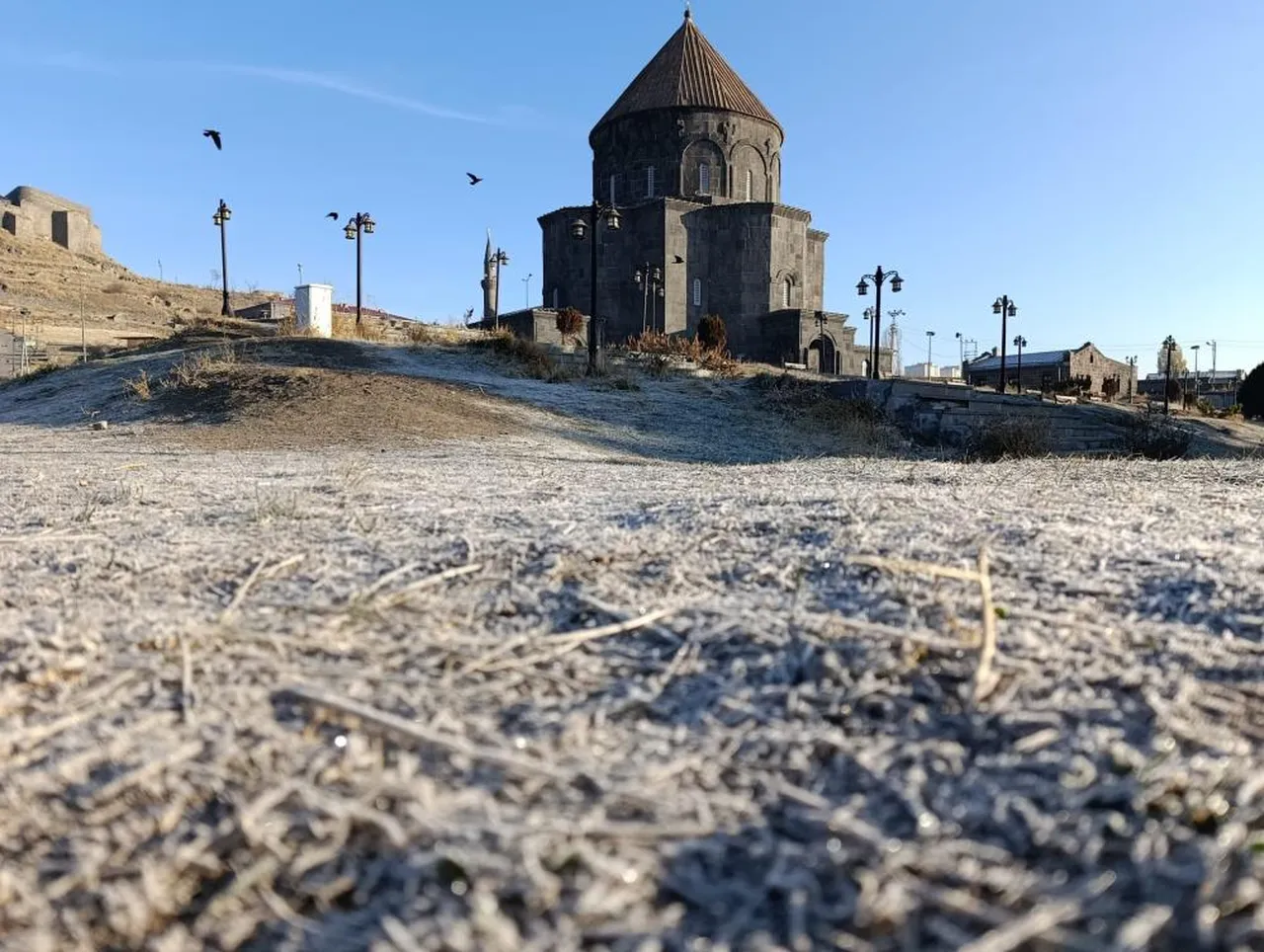 Kars güne -13 ile uyandı! Her yer buz tuttu, insanlar dondu...