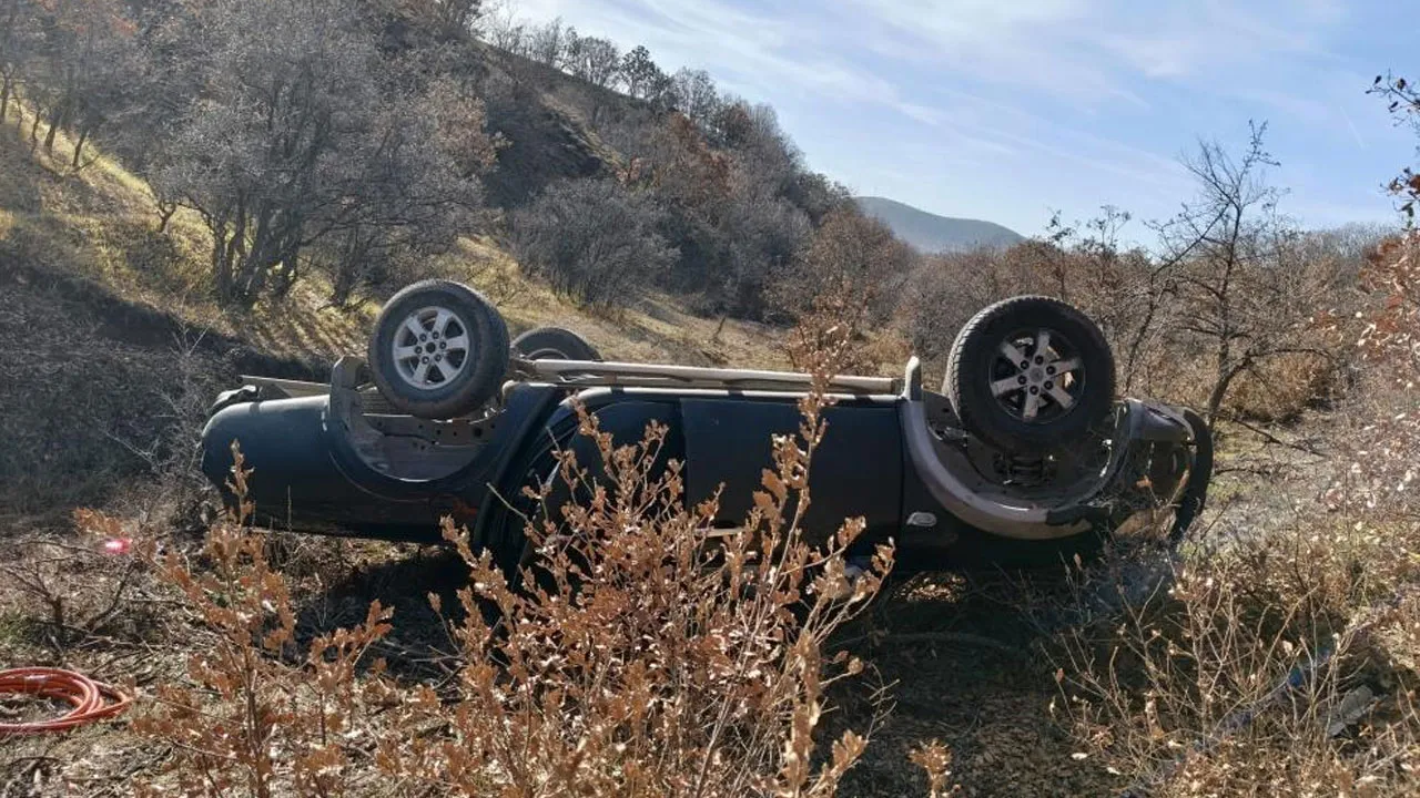 Kayıp öğretmen her yerde aranıyordu! Cesedi ters dönmüş araçtan çıktı