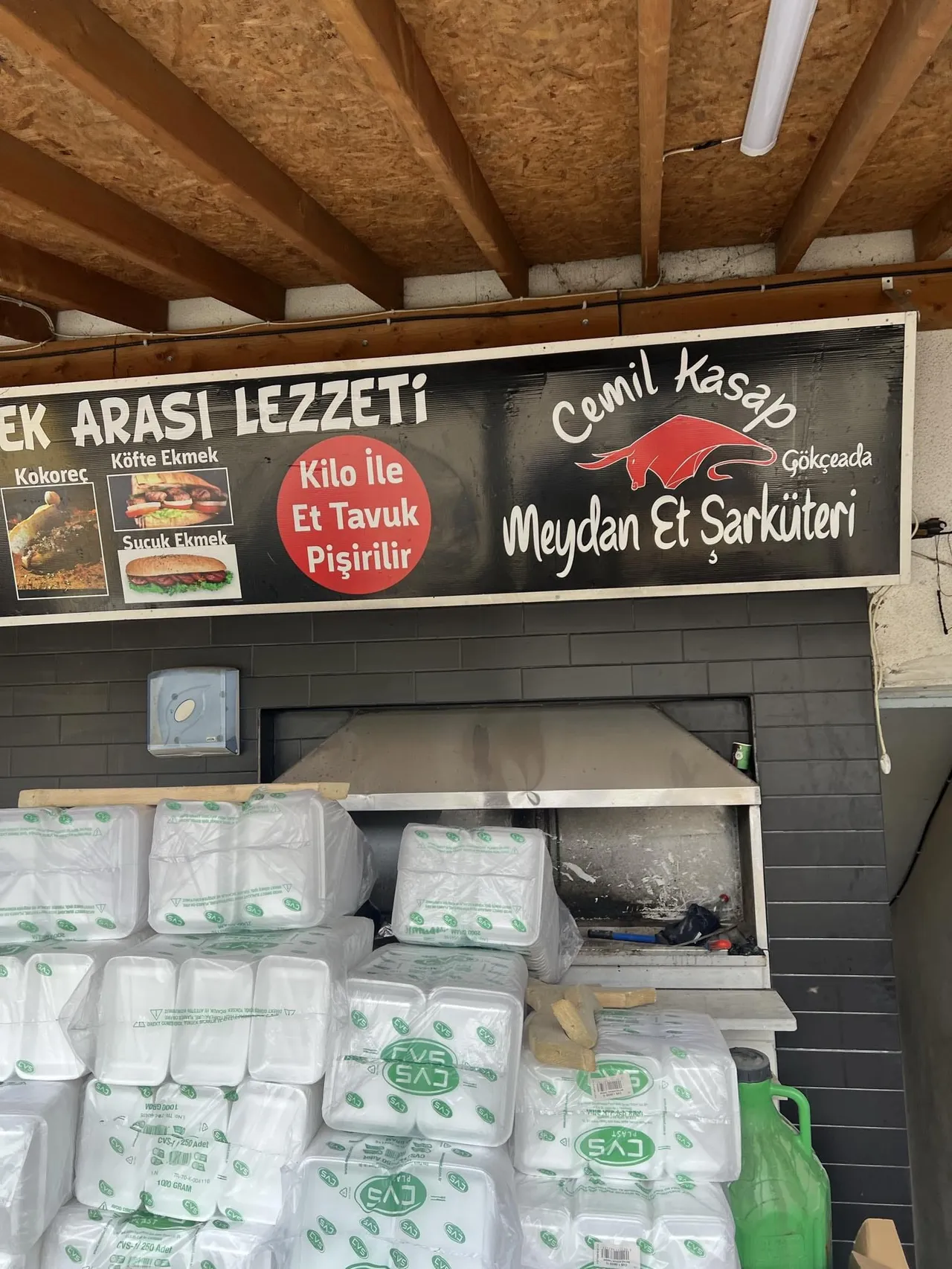 Mide bulandıran görüntüler! 840 kilo tavuk, 1 ton kırmızı et, 112 litre süt çöpe gitti...