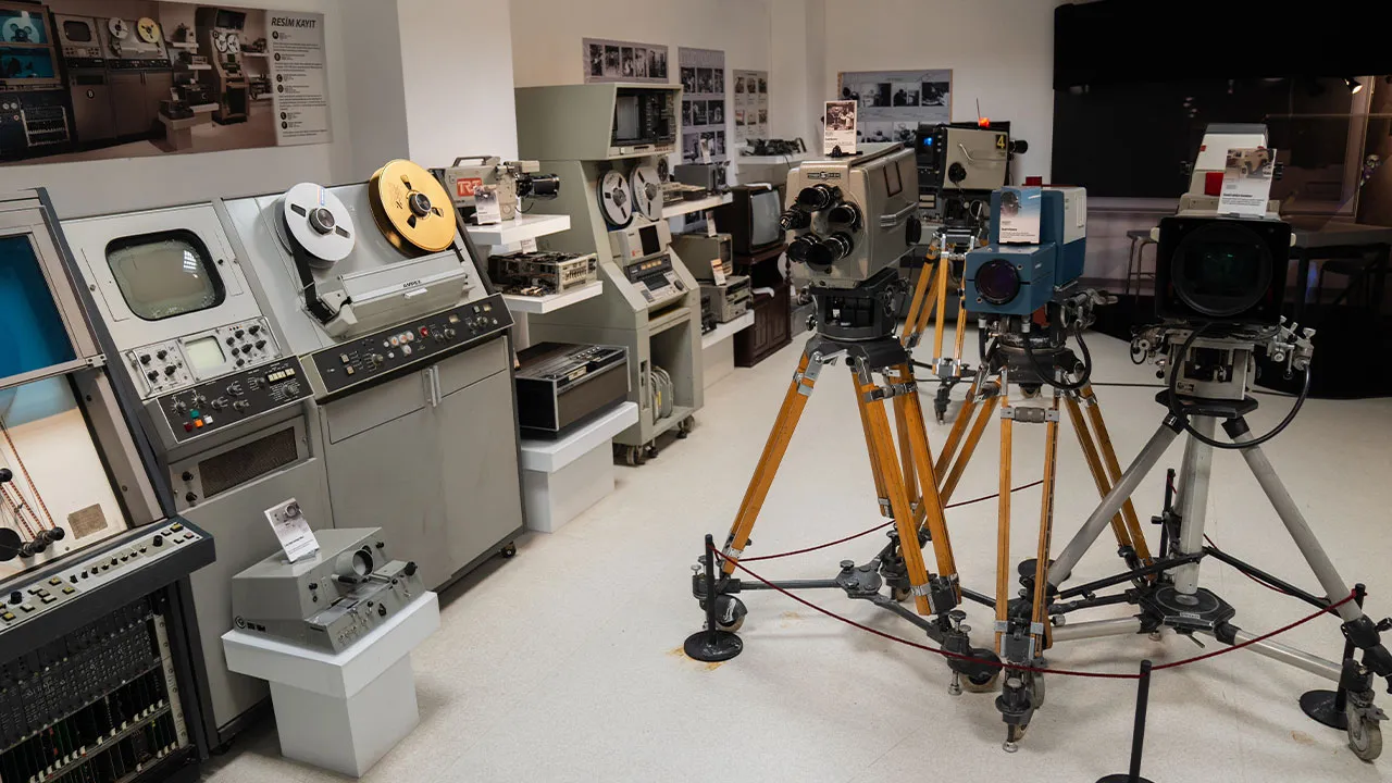 Siyah-beyazdan renkliye… TRT müzesi yayıncılık tarihini canlandırıyor