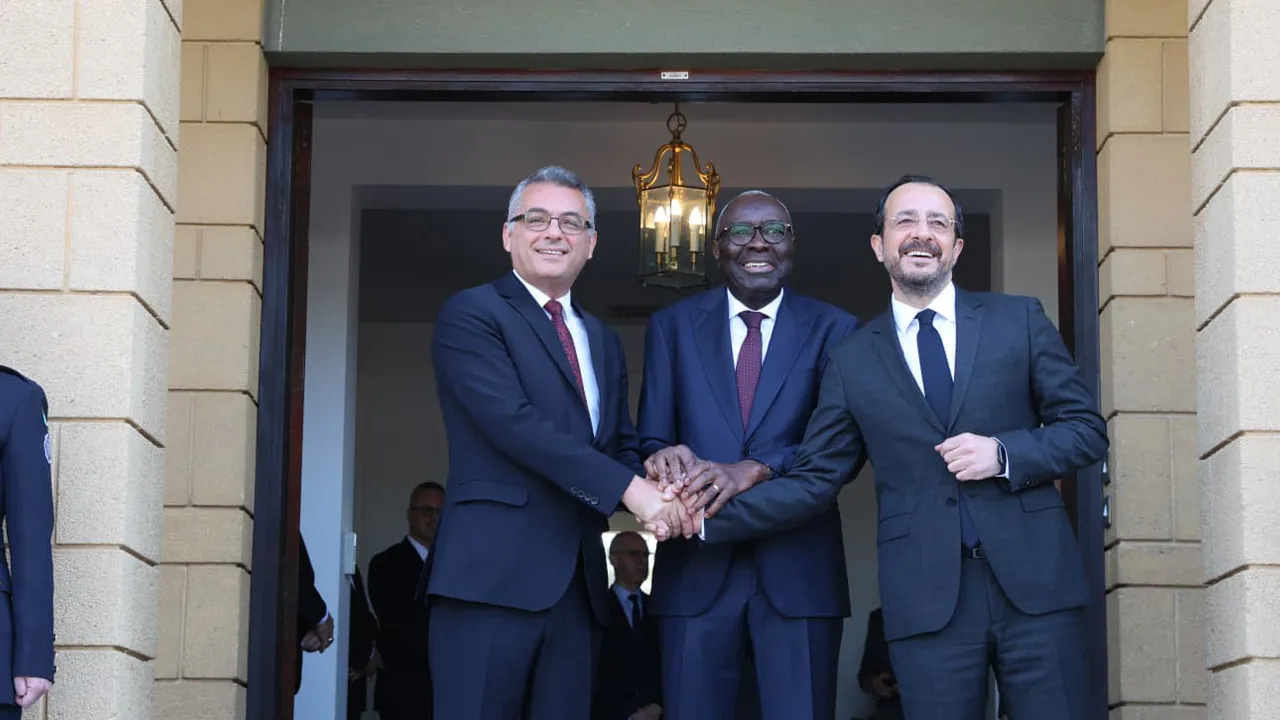 8 yıl sonraki ilk görüşme gölgede kaldı: GKRY liderinin sözlerine Erhürman'dan 