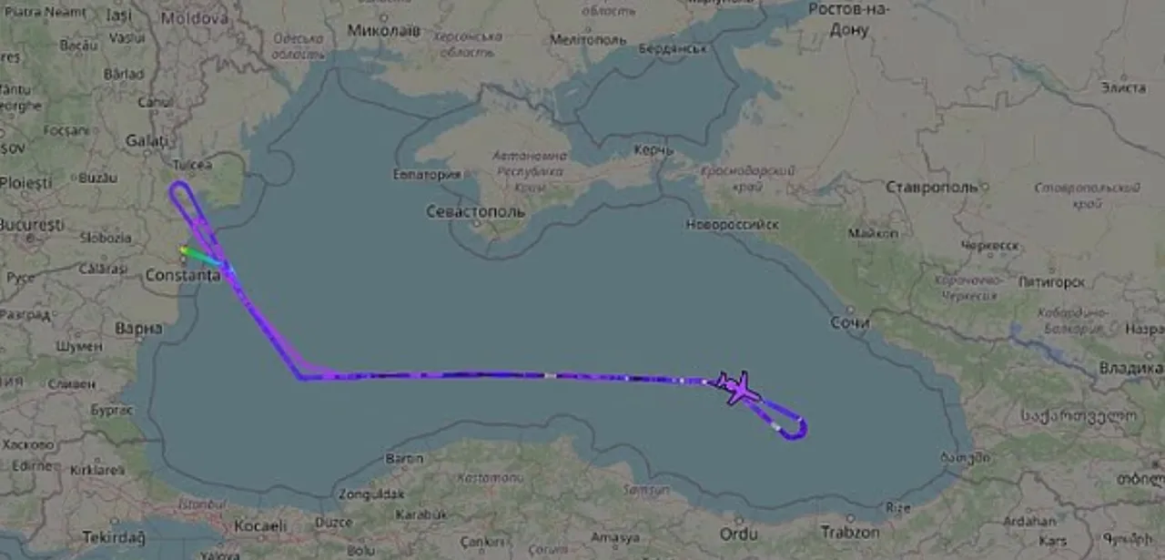 Karadeniz üzerinde saatlerce daireler çizen ABD’ye ait casus uçak, Rusya sınırına tehlikeli derecede yaklaşarak bölgedeki tansiyonu bir anda yükseltti. NATO hattında “savaş provası” yorumlarına yol açan uçuş, Moskova ve Batı arasında yeni bir kriz ihtimalini gündeme taşıdı.