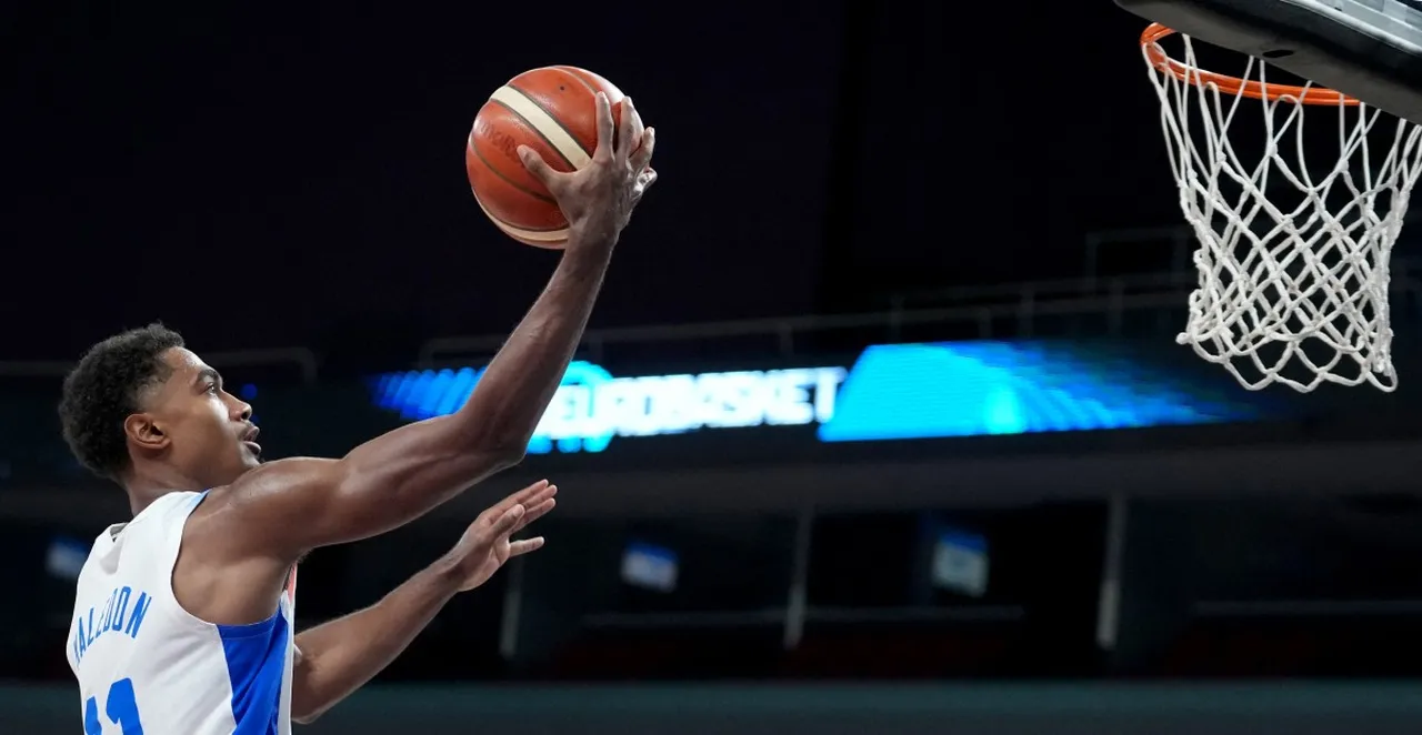 12. haftanın en değerli oyuncusu (MVP) Fransız Theo Maledon