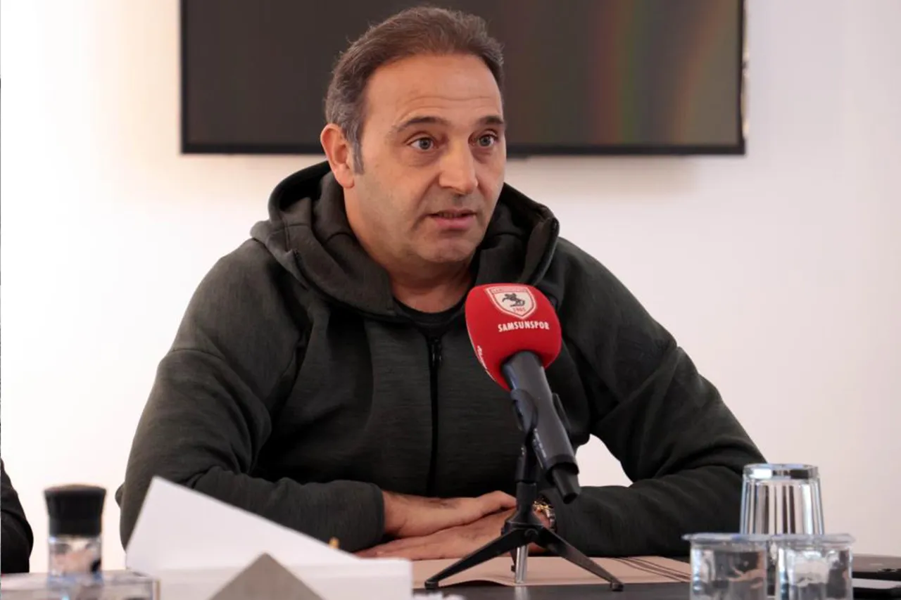 Fuat Çapa, Beşiktaş maçı öncesinde basın mensuplarının sorularını cevaplıyor.