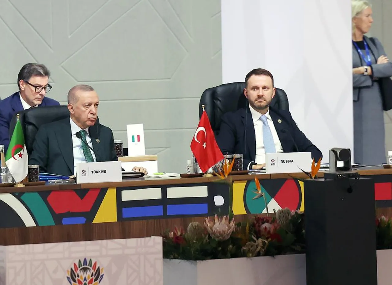 G20 Zirvesi'nde Erdoğan ile Şimşek arasında dikkat çeken an