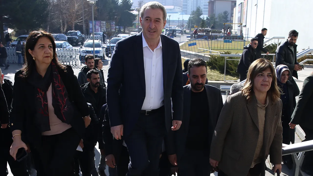 'İmralı' kararı DEM Parti ve CHP'yi karşı karşıya getirdi: Bunu bir yere not ettik