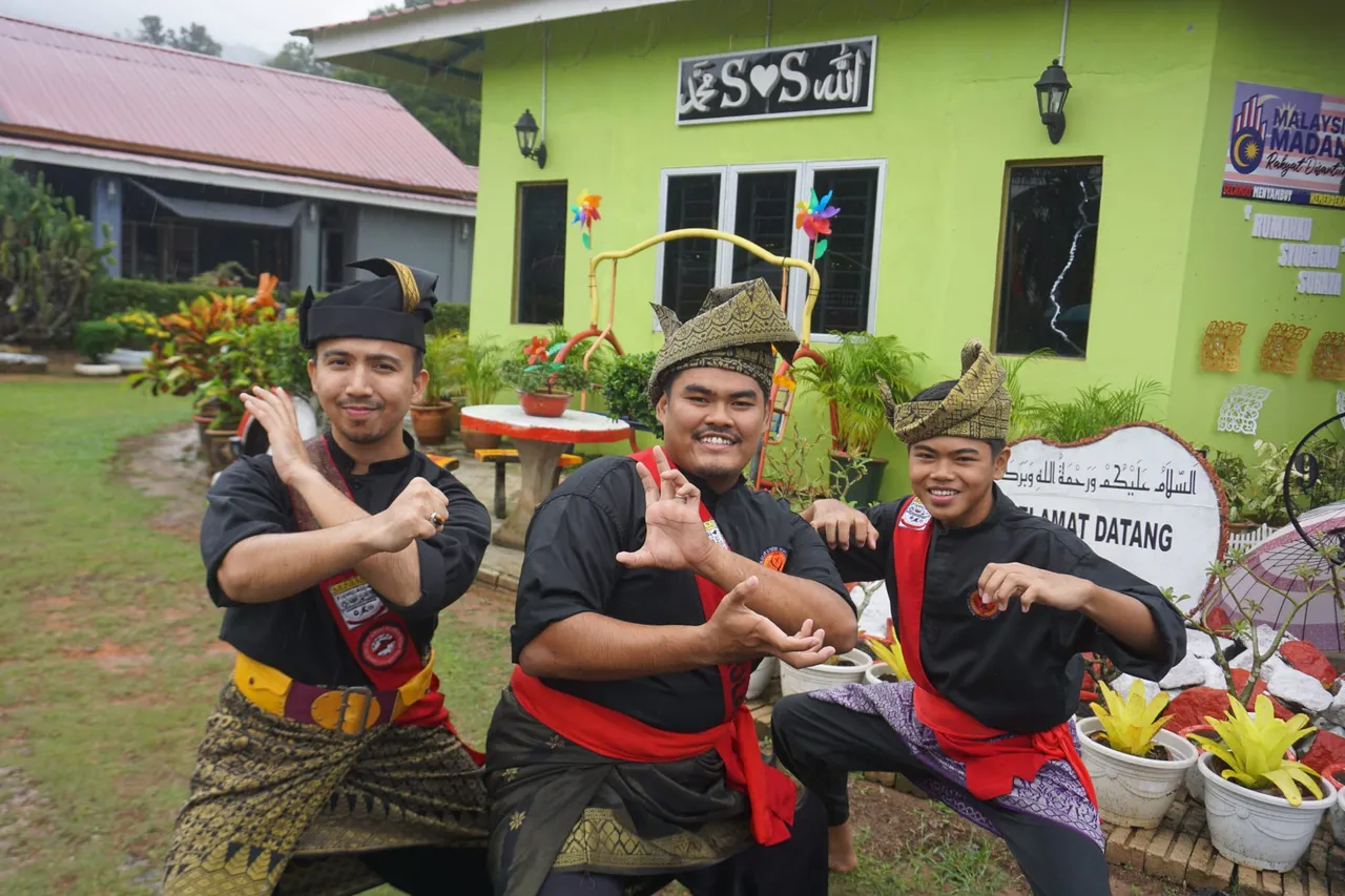 Türkiye'ye selamlarını gönderen Malezyalı Müslüman çiftçiler