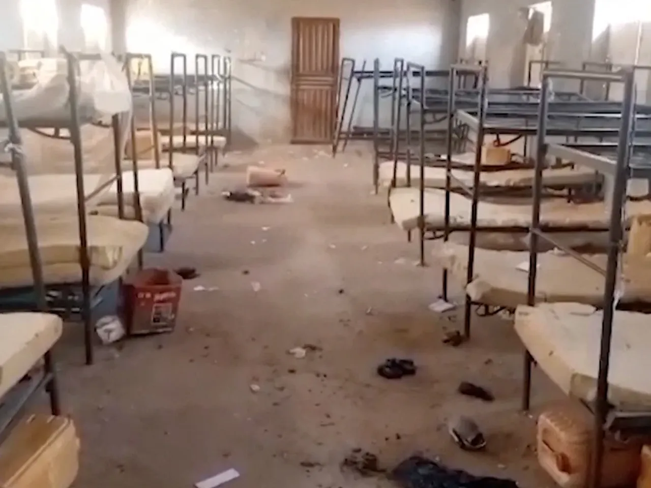 Yerel basındaki haberlere göre, Kebbi eyaletinin Danko Wasagu Yerel Yönetim Alanı'ndaki (LGA) Maga Hükümet Kız Ortaokulu'na kimliği belirsiz kişiler tarafından sabah saatlerinde saldırı düzenlendi.