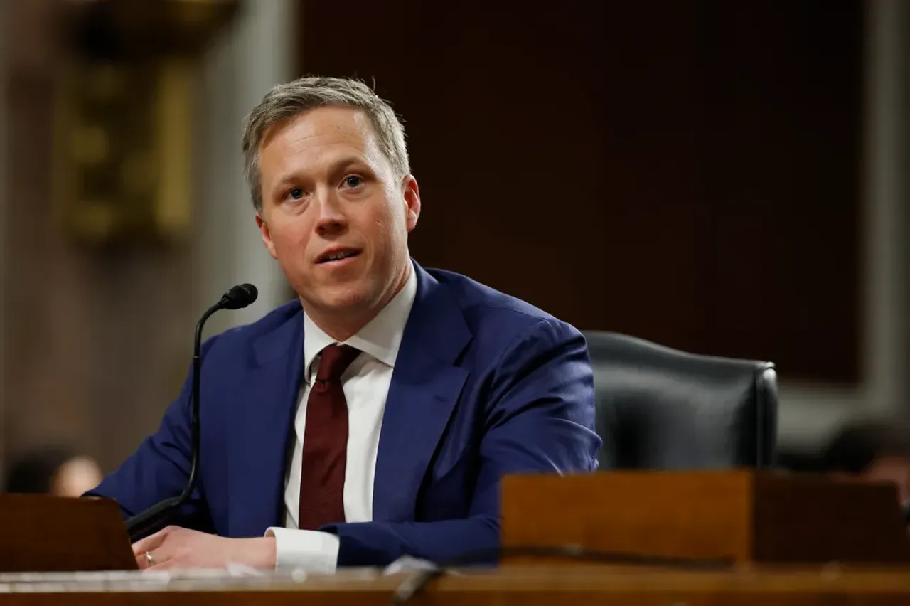 İstifası bir süredir kulislerde konuşulan Kit Kellogg’un görevden ayrılması kesinleşirken, yerine geçecek yeni özel elçinin Driscoll olduğu ortaya çıktı.