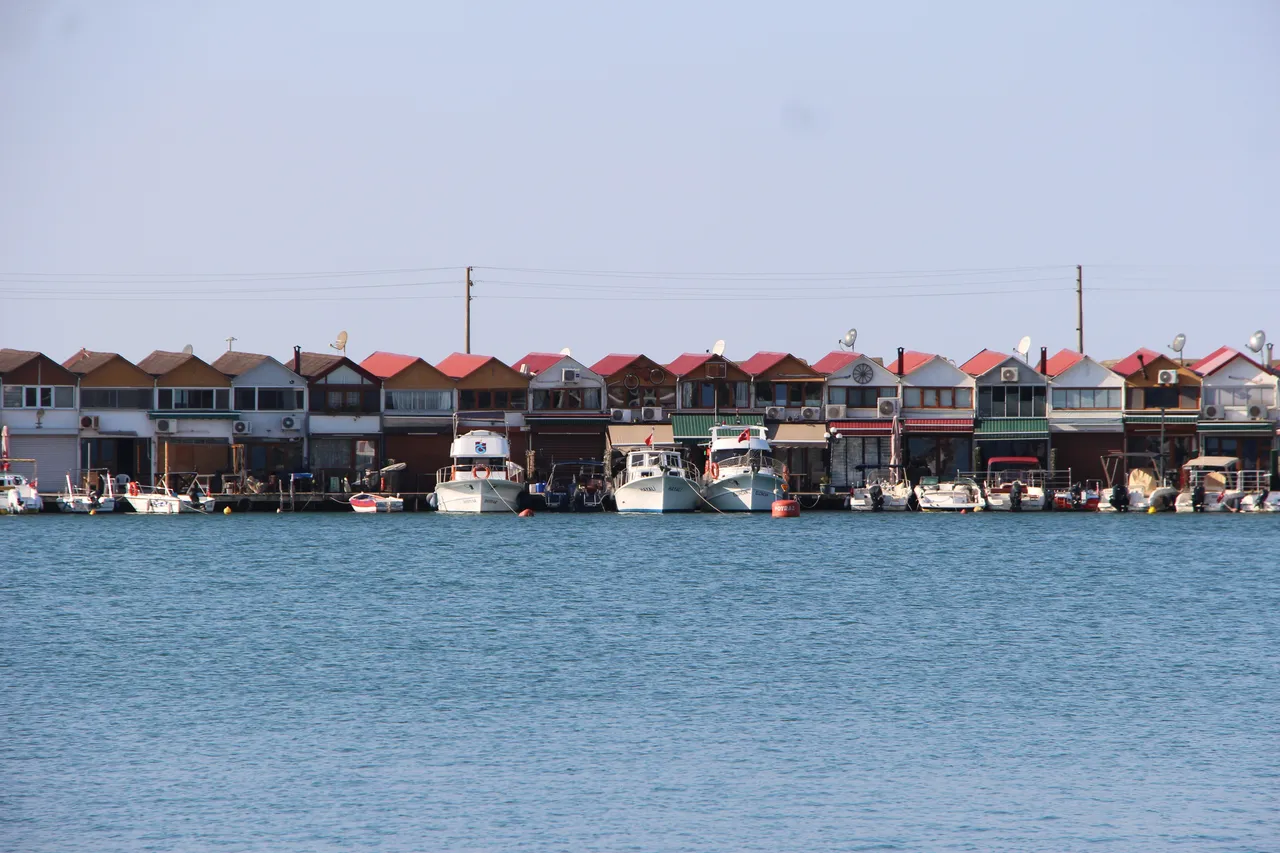 Trabzon'da fahiş fiyata satılan balıkçı barınakları