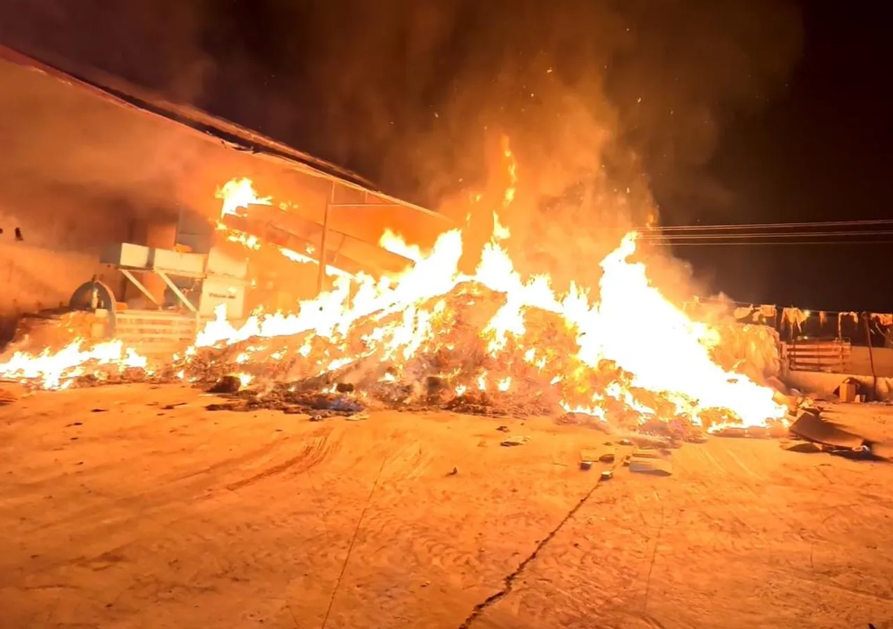 Aksaray’da sıcak saatler! Önce kavga sonra kundaklama, tonlarca malzeme kül oldu