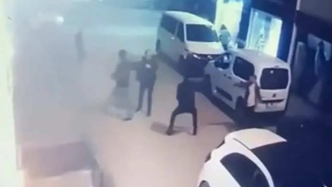 Avukat dehşeti kamerada! Gözünü kırpmadan baba ile oğlunu öldürdü