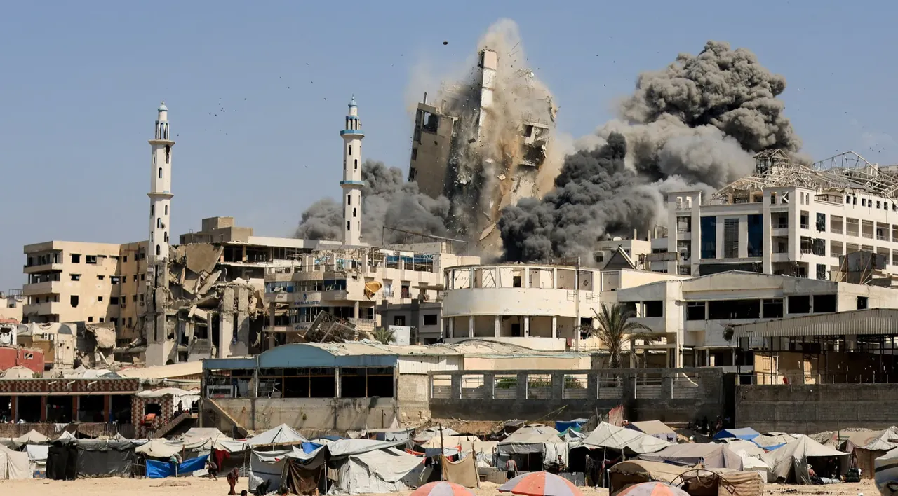 Ghaffari Kulesi'nin 15 Eylül 2025'te bombalanma anı - Gazze