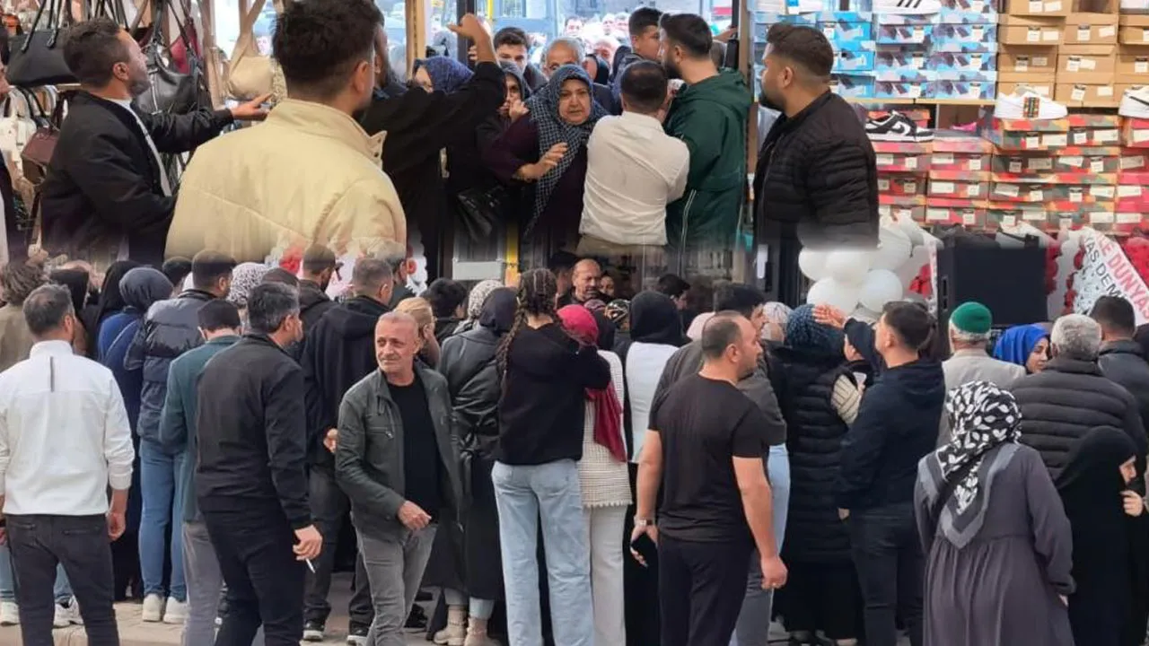 10 liraya satılan ürünleri alabilmek için birbirlerini ezdiler