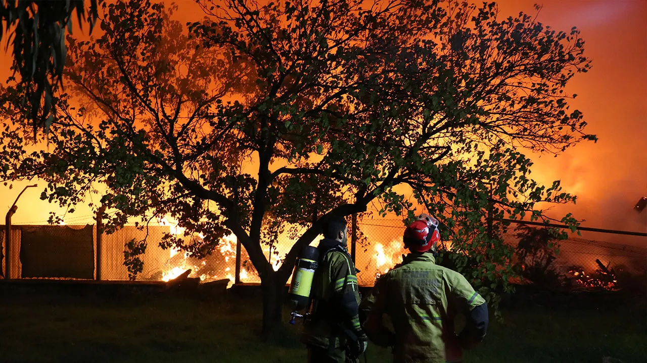 İzmir'de çöp depolama alanında yangın! 