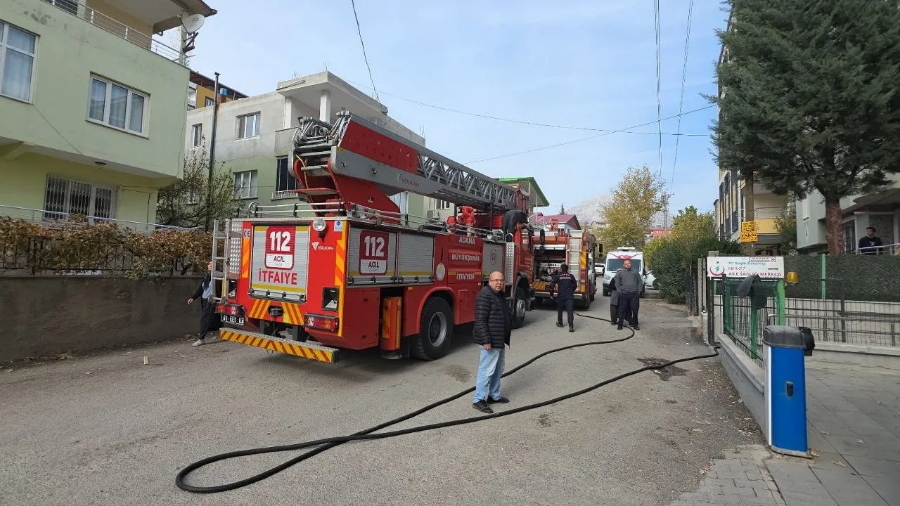 Aile Sağlığı Merkezi'nde yangın! Klima motorunun üzerinde kurtarılmayı bekledi