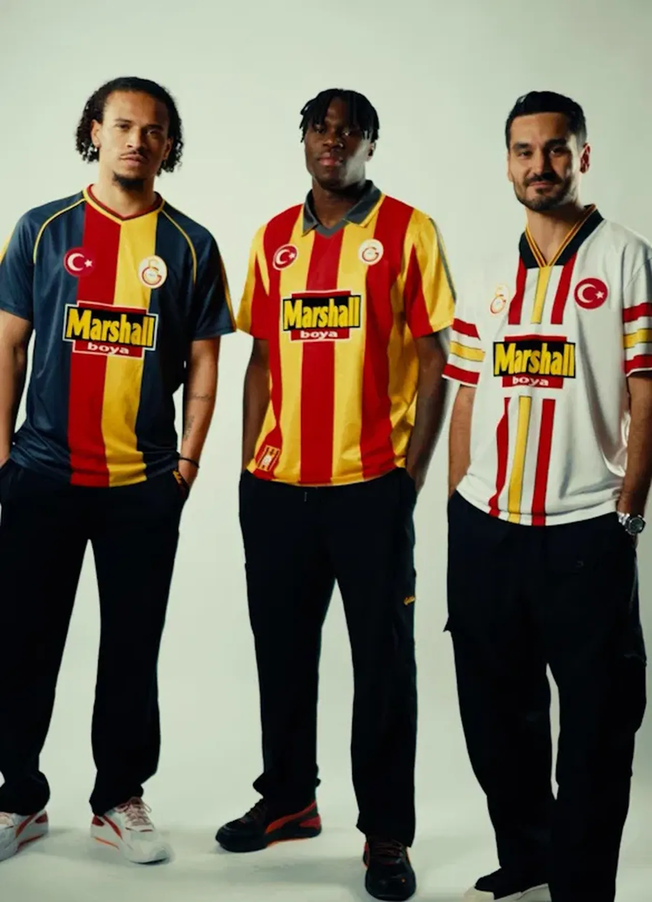 Galatasaray'ın retro forma kampanyası tanıtımında Leroy Sane, Wilfried Singo ve İlkay Gündoğan yer aldı