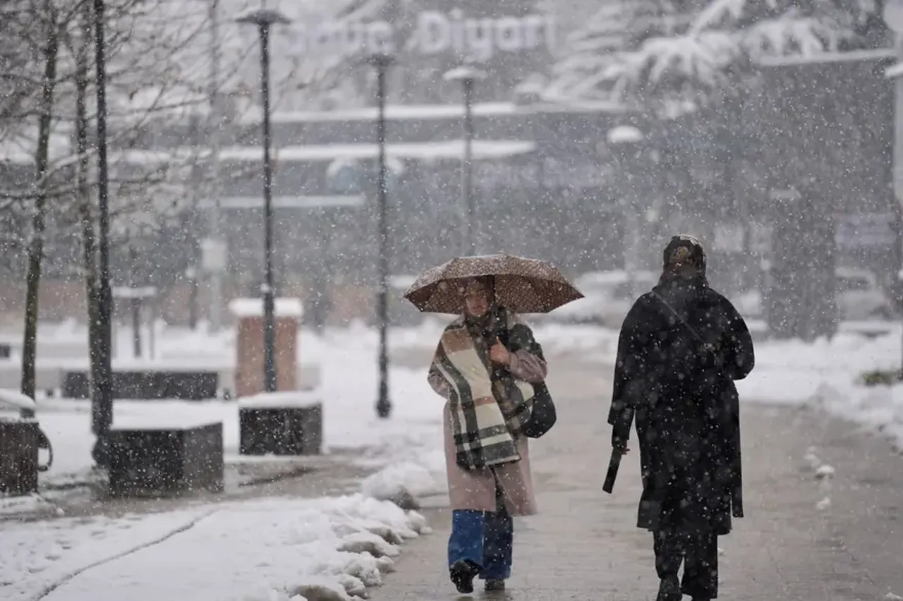 Havalar ne zaman soğuyacak, ne zaman kar yağacak? Meteorolojiden sağanak ve kar yağışı uyarısı!
