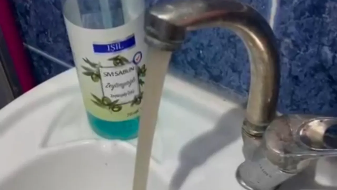 İstanbul'da musluklardan kirli su aktı! Vatandaşlar sert tepki gösterdi 