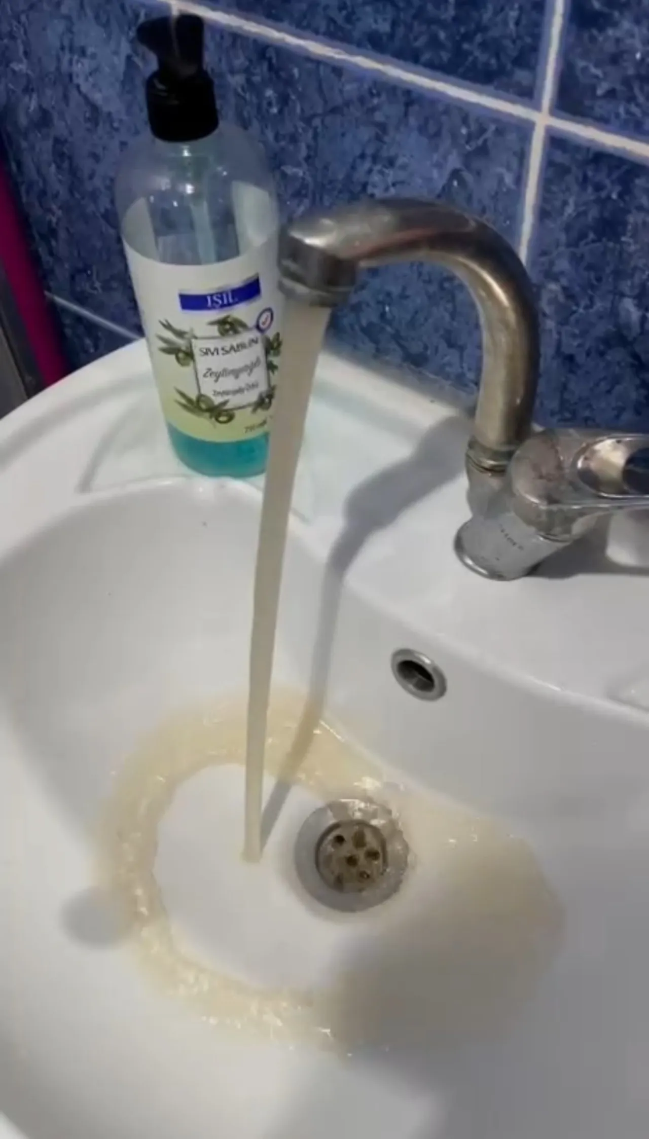 İstanbul'da musluklardan kirli su aktı