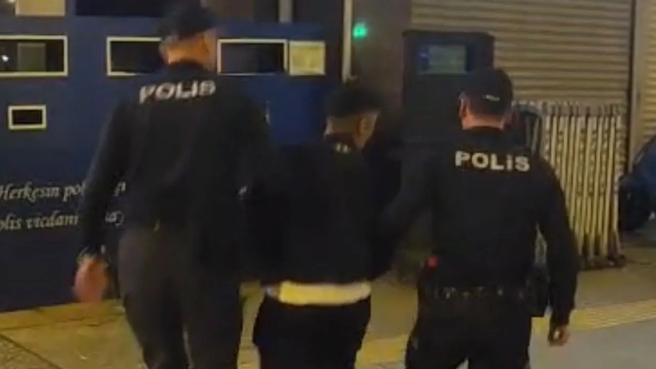 İzmir'de yaşının 3 katı hapis cezasıyla aranan çocuk yakalandı