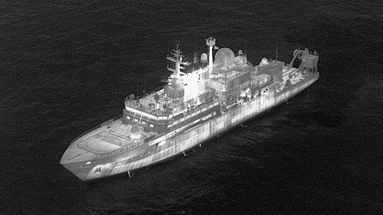 İngiltere, Rus savaş gemilerini Manş’ta sıkıştırdı; “Sizi görüyoruz” mesajıyla tansiyon zirve yaptı