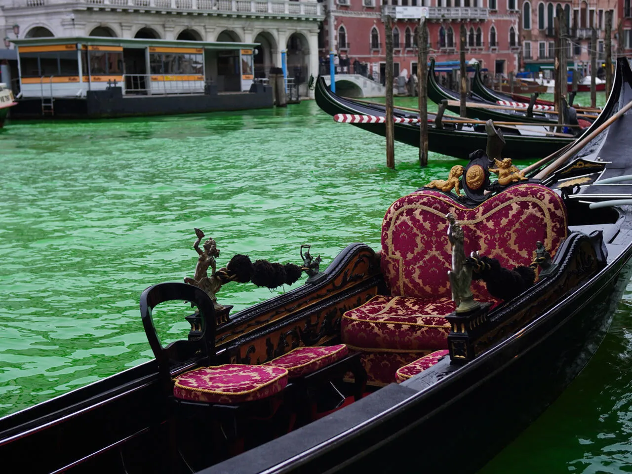 Nehri yeşile boyadı, şehre girişi yasaklandı!  Tarihimize yapılmış bir hakaret