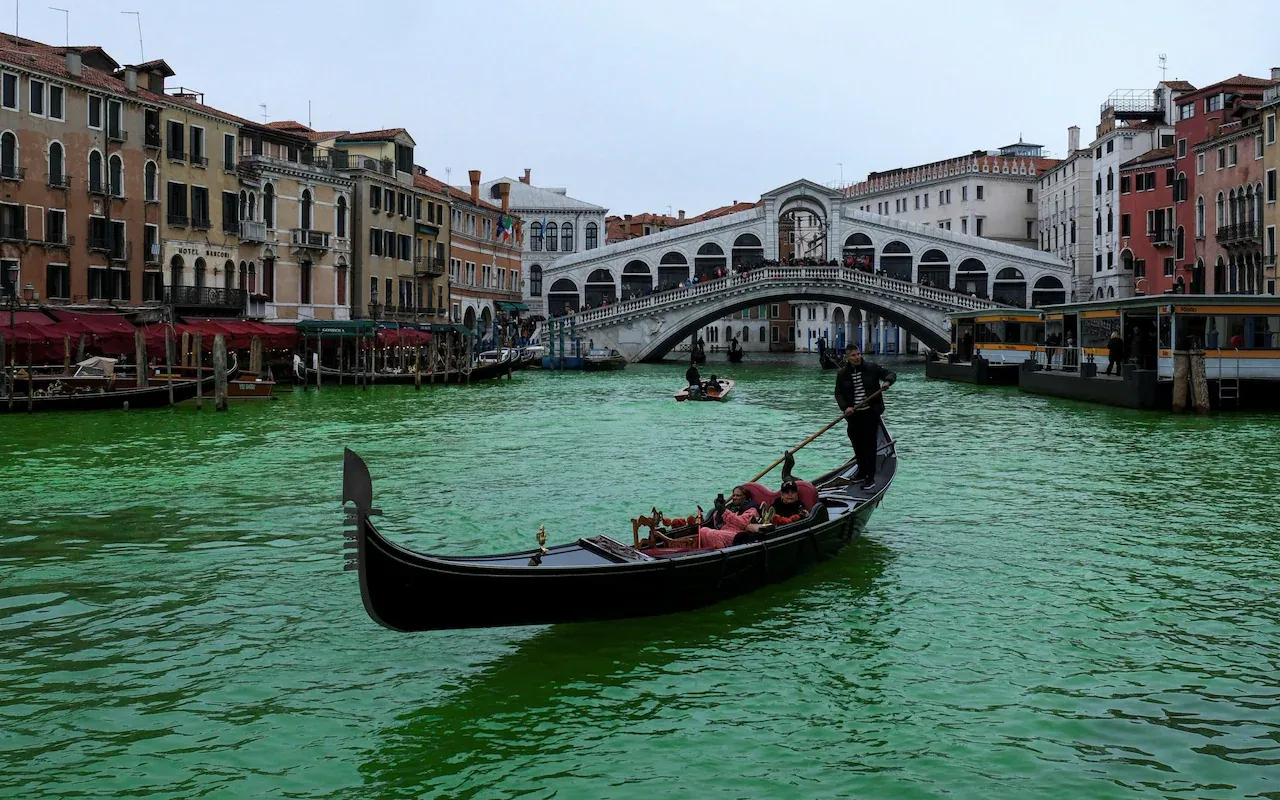 Nehri yeşile boyadı, şehre girişi yasaklandı!  Tarihimize yapılmış bir hakaret