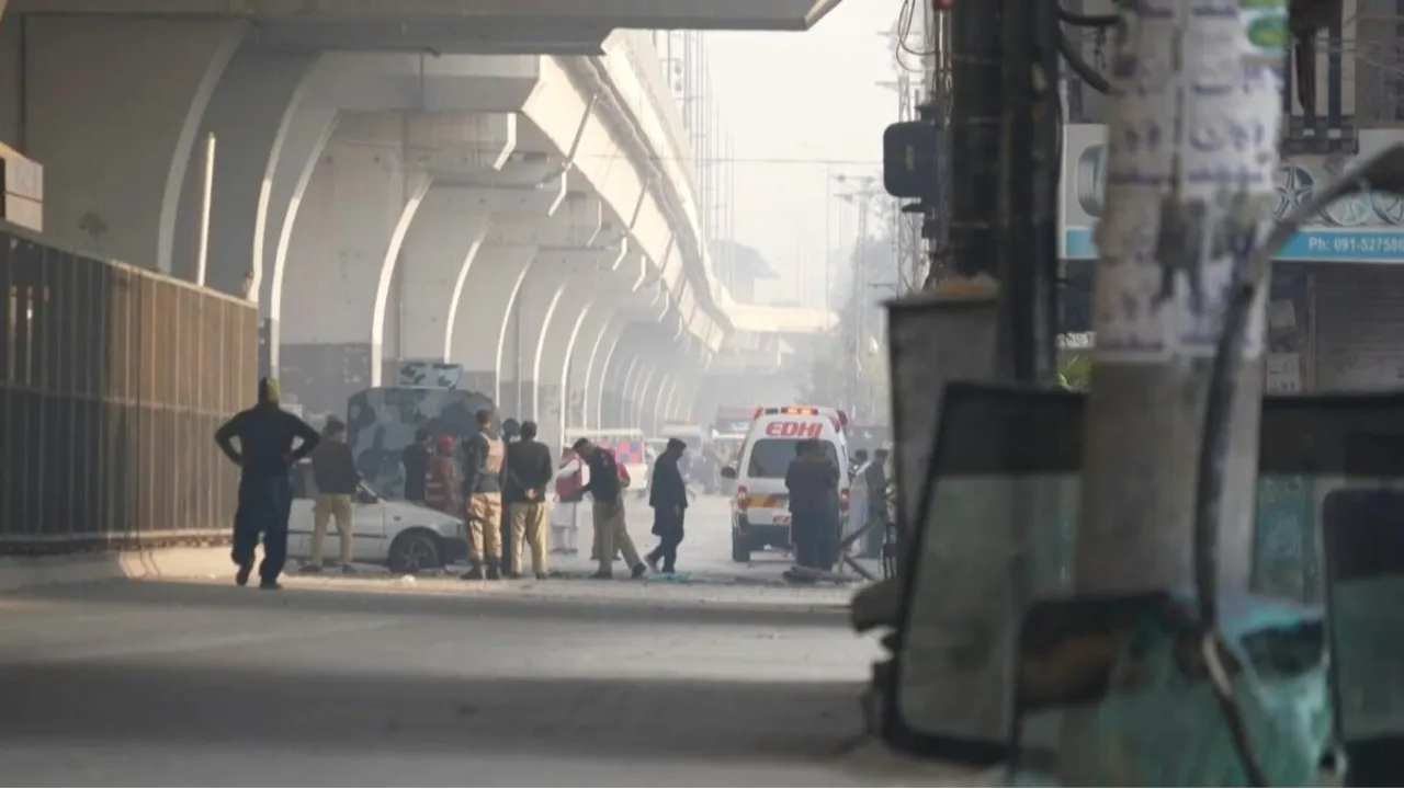 Pakistan’da intihar saldırısı! 3 subay öldü, çok sayıda yaralı var