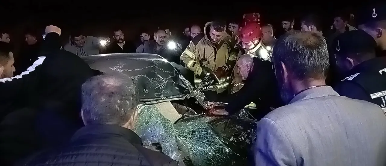 Tokat'ta gece yarısı dehşet! Hurdaya dönen araçtan sağ çıktı, yakınları kriz geçirdi