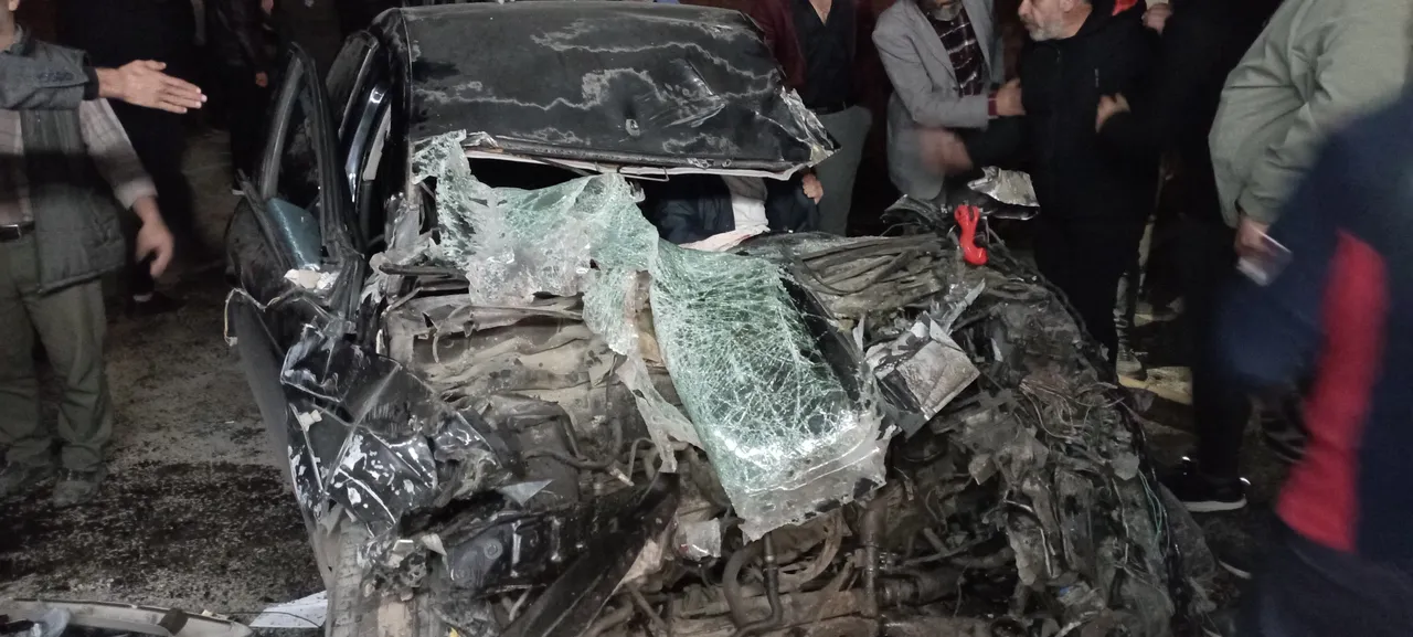 Tokat'ta gece yarısı dehşet! Hurdaya dönen araçtan sağ çıktı, yakınları kriz geçirdi