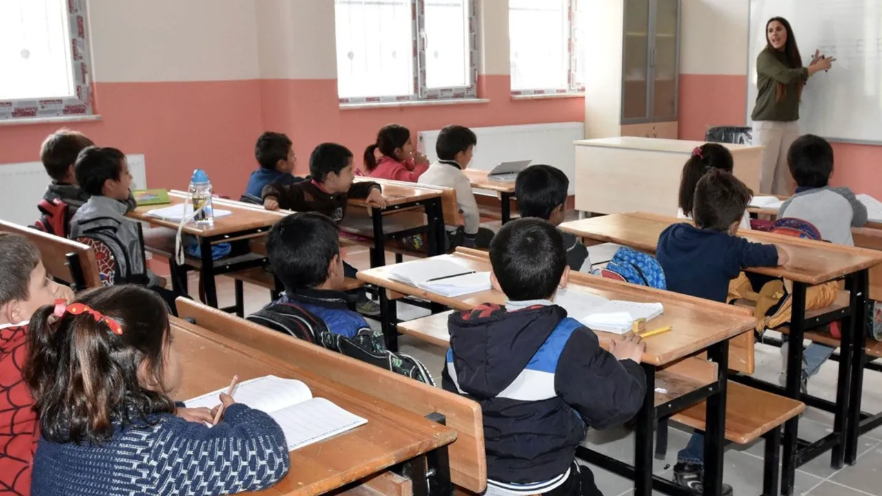 26 Kasım okullar tatil mi, Çarşamba okul yarım gün mü?