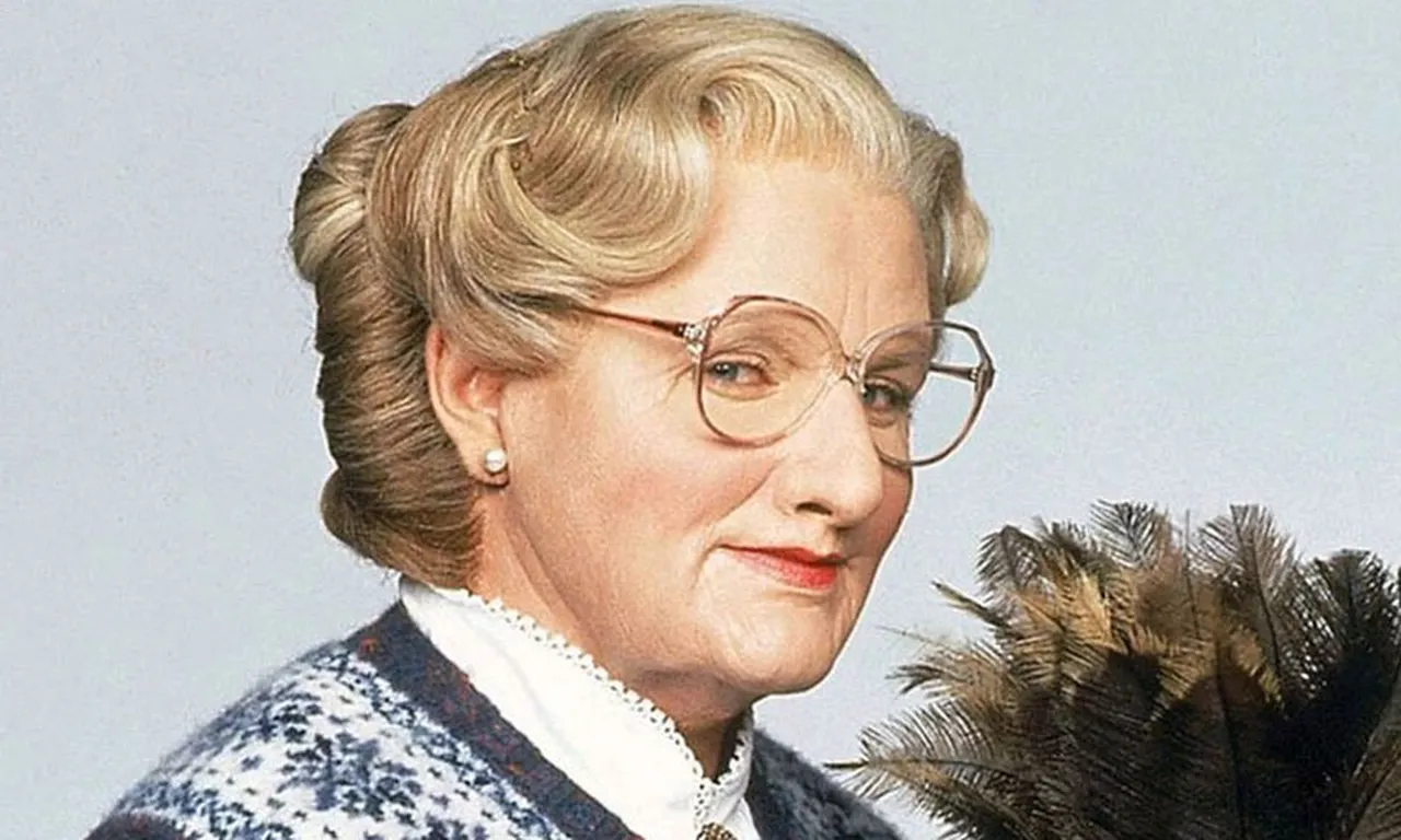 Müthiş Dadı filminde işsiz aktör Daniel Hillard, eski karısına çocuklarının velayetini kaybettikten sonra onlarla daha fazla vakit geçirebilmek ister. Bunun için, kurnaz bir planla kendini sevilen bir İngiliz dadı olan “Bayan Doubtfire” kılığına sokar.