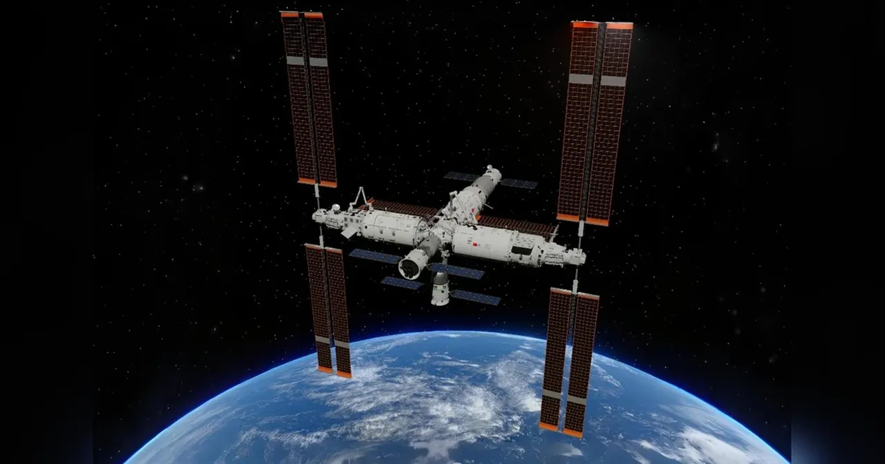 Çin uzay programı kritik bir arıza sonrası acil durum protokolünü devreye aldı. Shenzhou-20 dönüş kapsülünün camında ortaya çıkan çatlak nedeniyle üç astronotun dünyaya dönüş yolu kapandı. Pekin, planlanandan aylar önce Shenzhou-22’yi fırlatarak istasyona yiyecek, tıbbi malzeme ve kurtarma ekipmanı gönderdi. Mahsur kalan ekibin, görevin tamamlanmasının ardından Dünya’ya bu araçla dönmesi hedefleniyor.