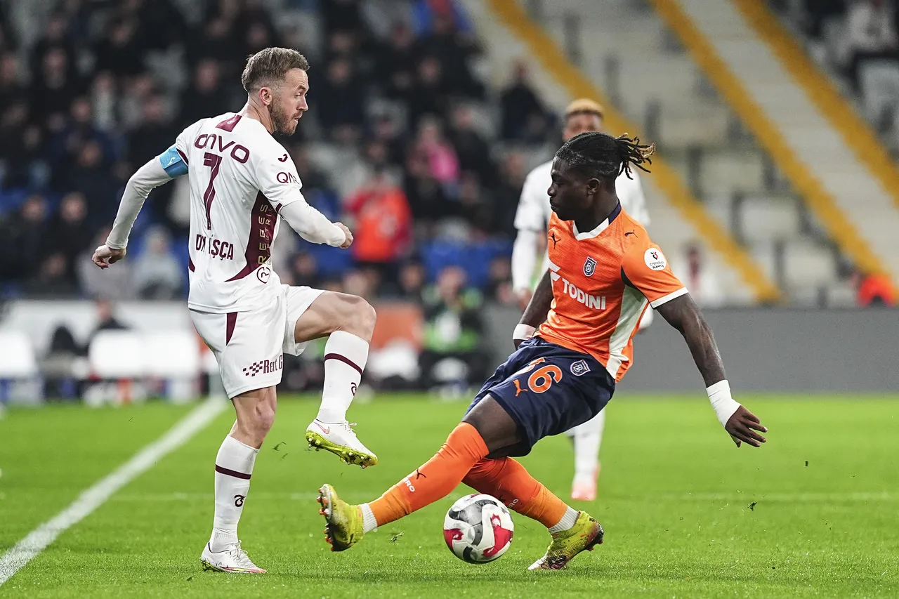 Trabzonspor oyuncusu Edin Visca, Başakşehir maçında sakatlanarak oyundan çıktı