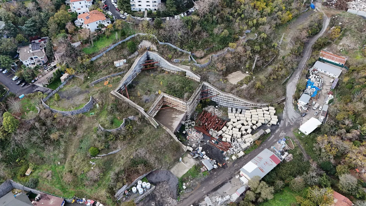 Burası İstanbulun göbeği! İBB yarım bıraktı, vatandaş isyan etti