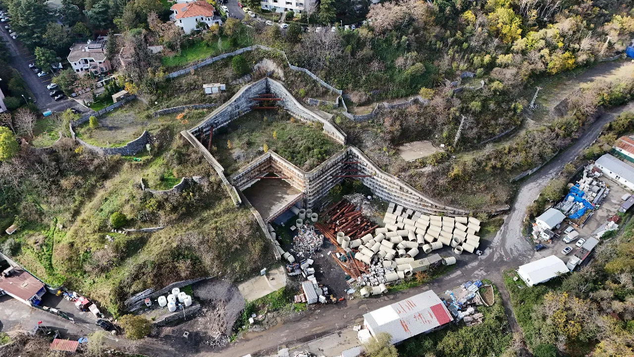 Burası İstanbulun göbeği! İBB yarım bıraktı, vatandaş isyan etti