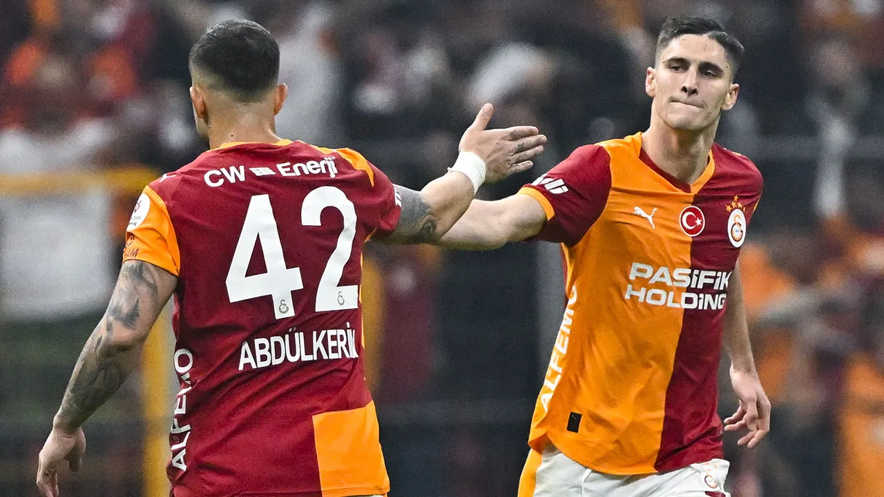 Galatasaraylı yıldızın kırmızı gördüğü pozisyonun VAR kayıtları açıklandı