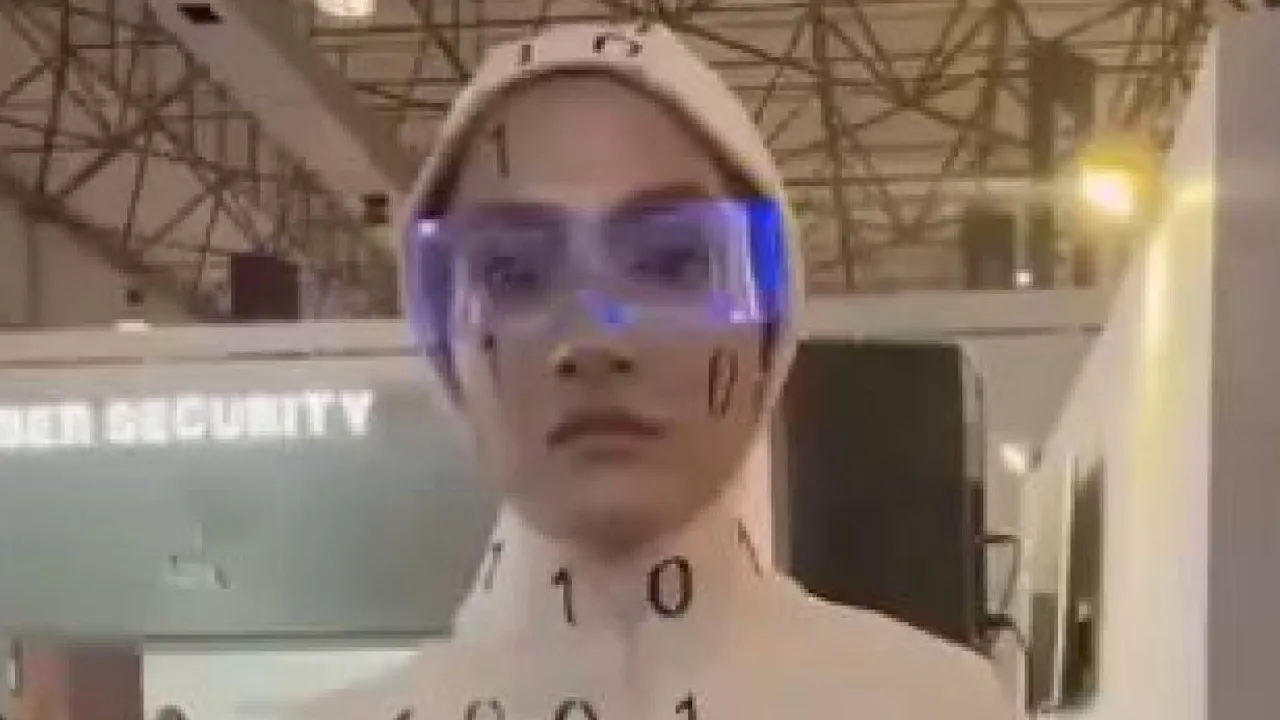İran'ın sahte insansı robotları dünyanın gündeminde