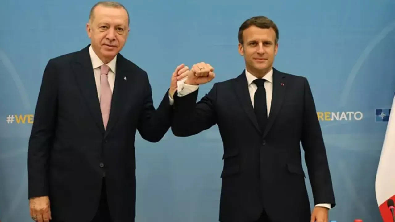 Macron Türk askerine işaret etti! 